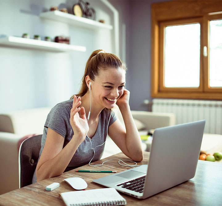 Smiling woman in front of computer